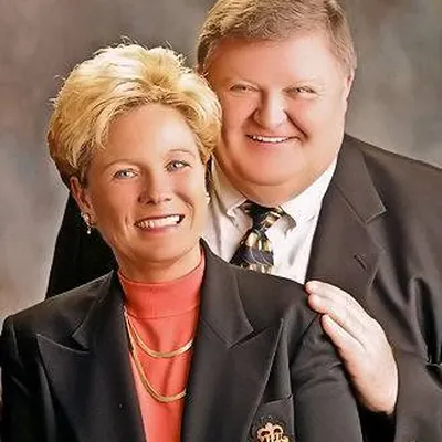 Dan & Jule Brooks logo