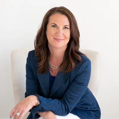 Danielle Abraham logo