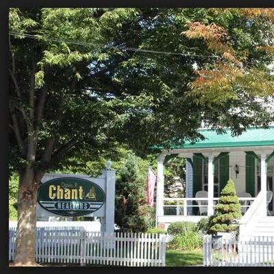 Davis R. Chant Realtors of Milford logo