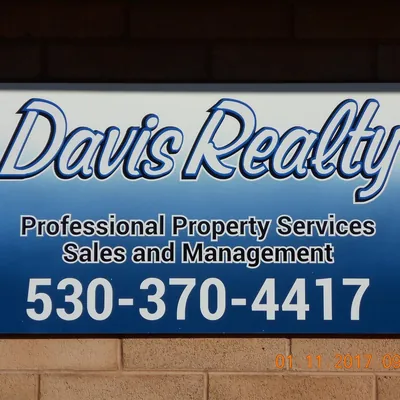 Davis Realty & Associates logo
