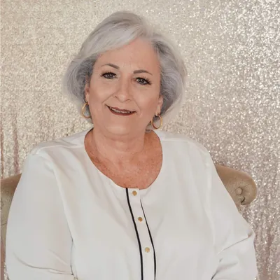 Denise Whiddon Theresa Hull Hometown Realty logo