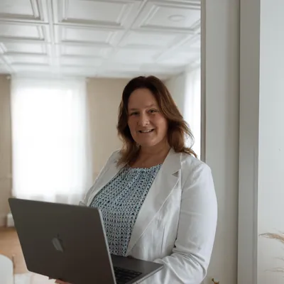 Julie Davis profile photo