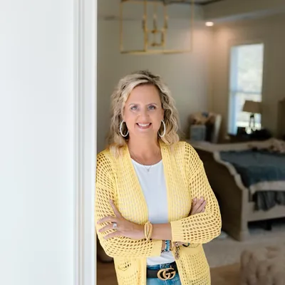 Laura Simmons & Associates Real Estate logo
