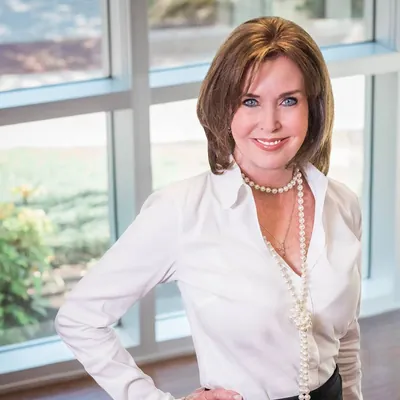 Lauri Callier Real Estate logo