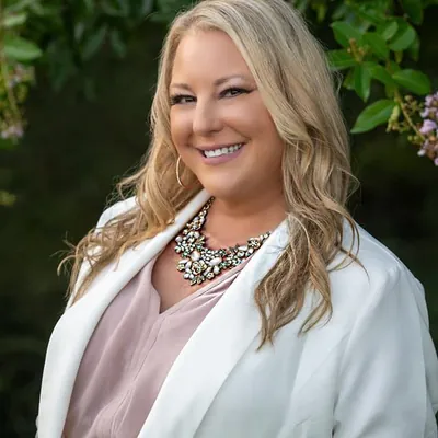 Lisa Perry Real Estate logo