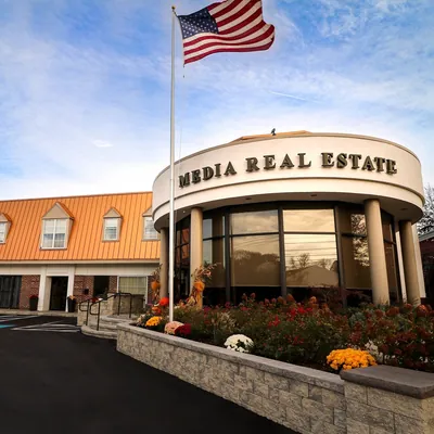 Media Real Estate logo