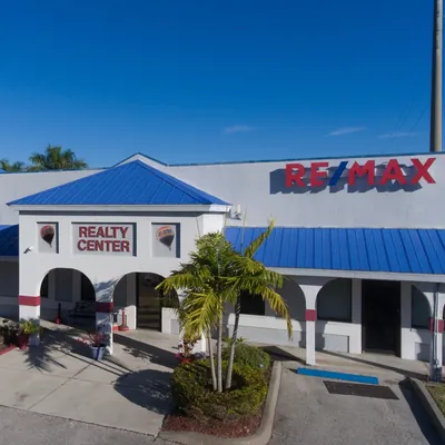 RE/MAX Realty Team logo