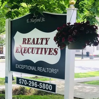 Realty Executives Exceptional logo