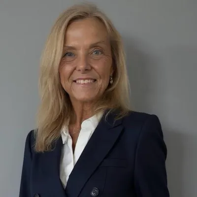 Rocky's Mom Realty logo