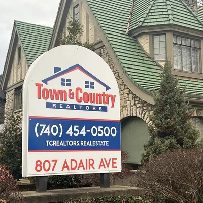 Town & Country Realtors logo